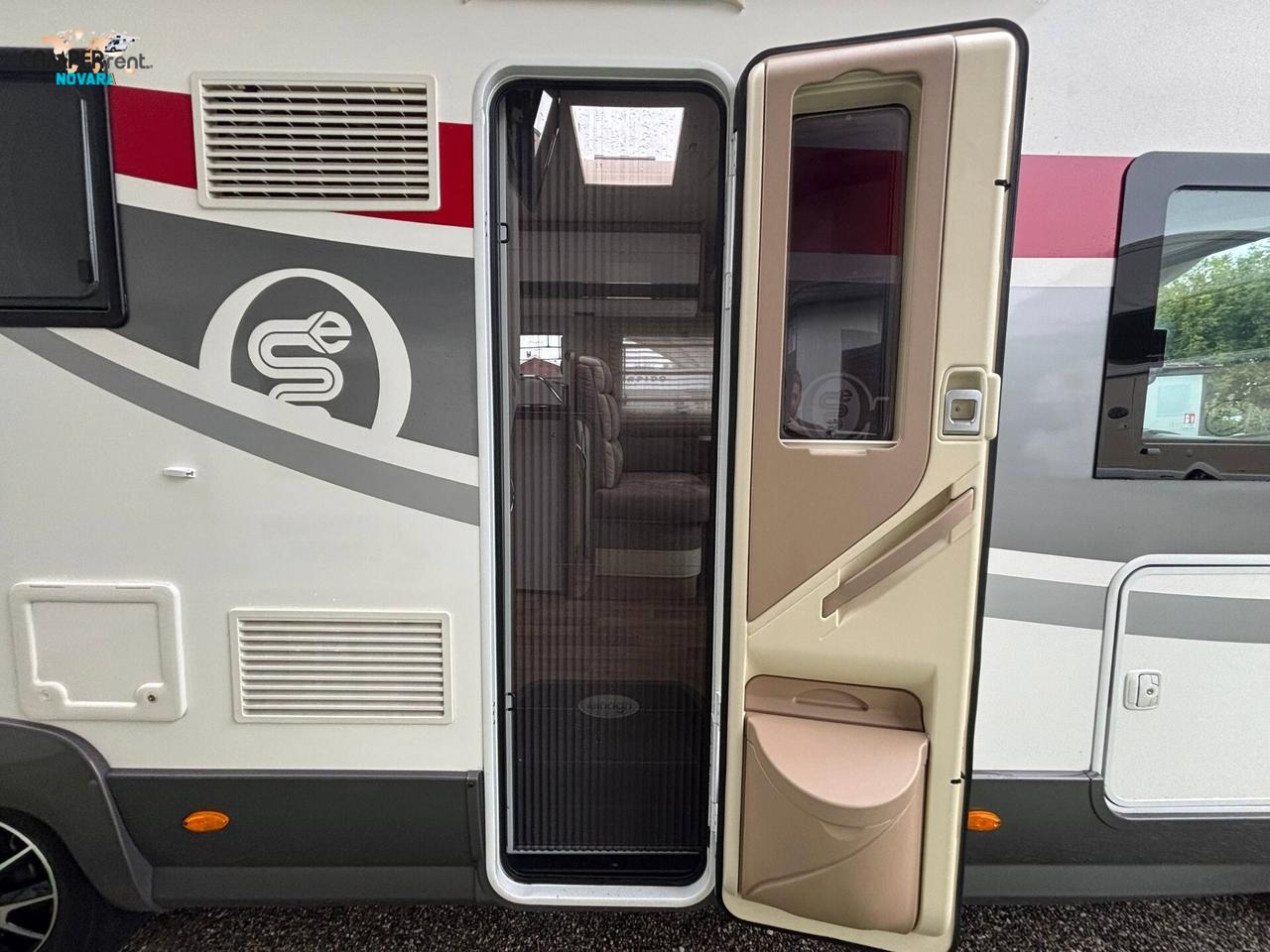 ELNAGH T-LOFT 530 SPECIAL EDITION - motorhome con letti gemelli in coda ed ampio garage