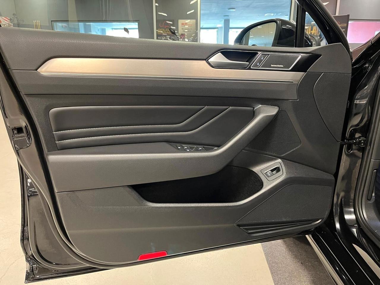 Volkswagen Passat Variant 2.0 TDI SCR 200 CV DSG R-LINE