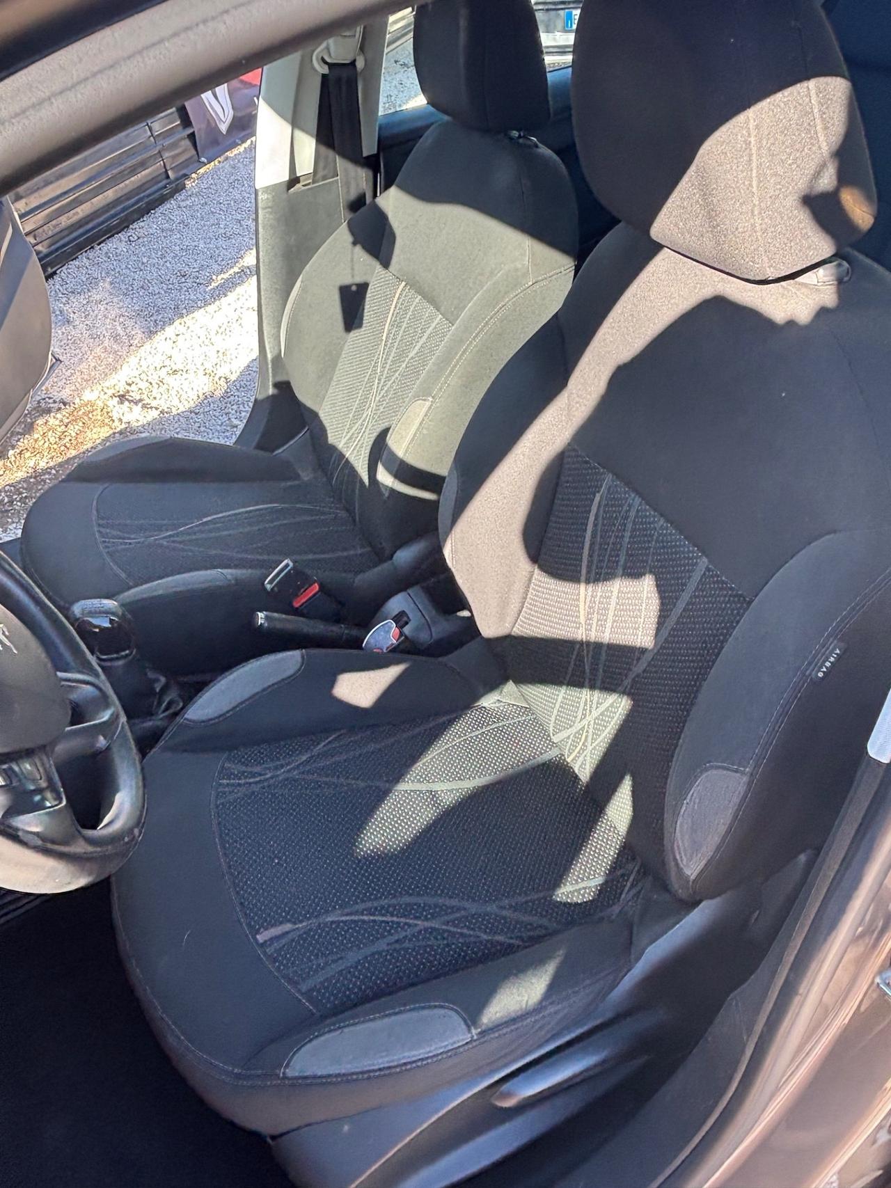 Peugeot 208 1.4 HDi 68 CV 5 porte Allure