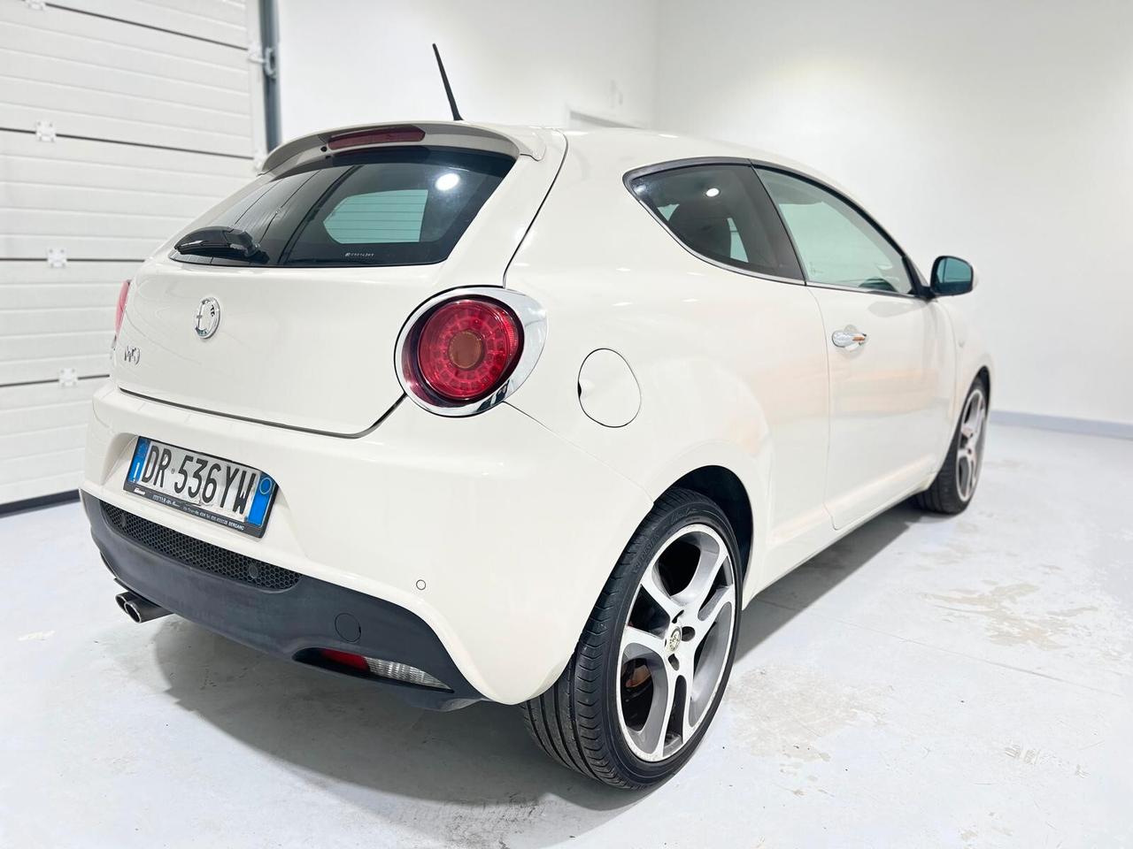 Alfa Romeo MiTo 1.4 T 155 CV Abarth Distinctive Premium Pack