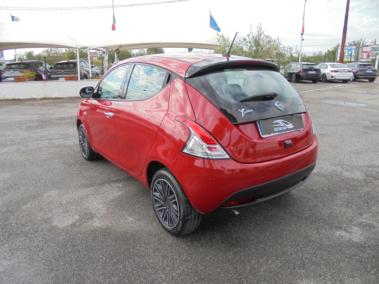 Lancia Ypsilon 1.0 FireFly 5 porte S&S Hybrid Gold
