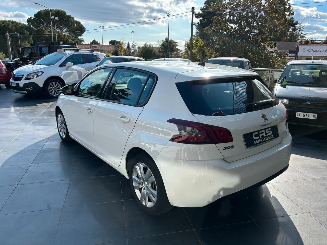 Peugeot 308 .
