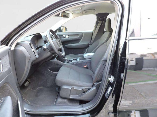 VOLVO XC40 T2 MOMENTUM CORE AUTOMATICA