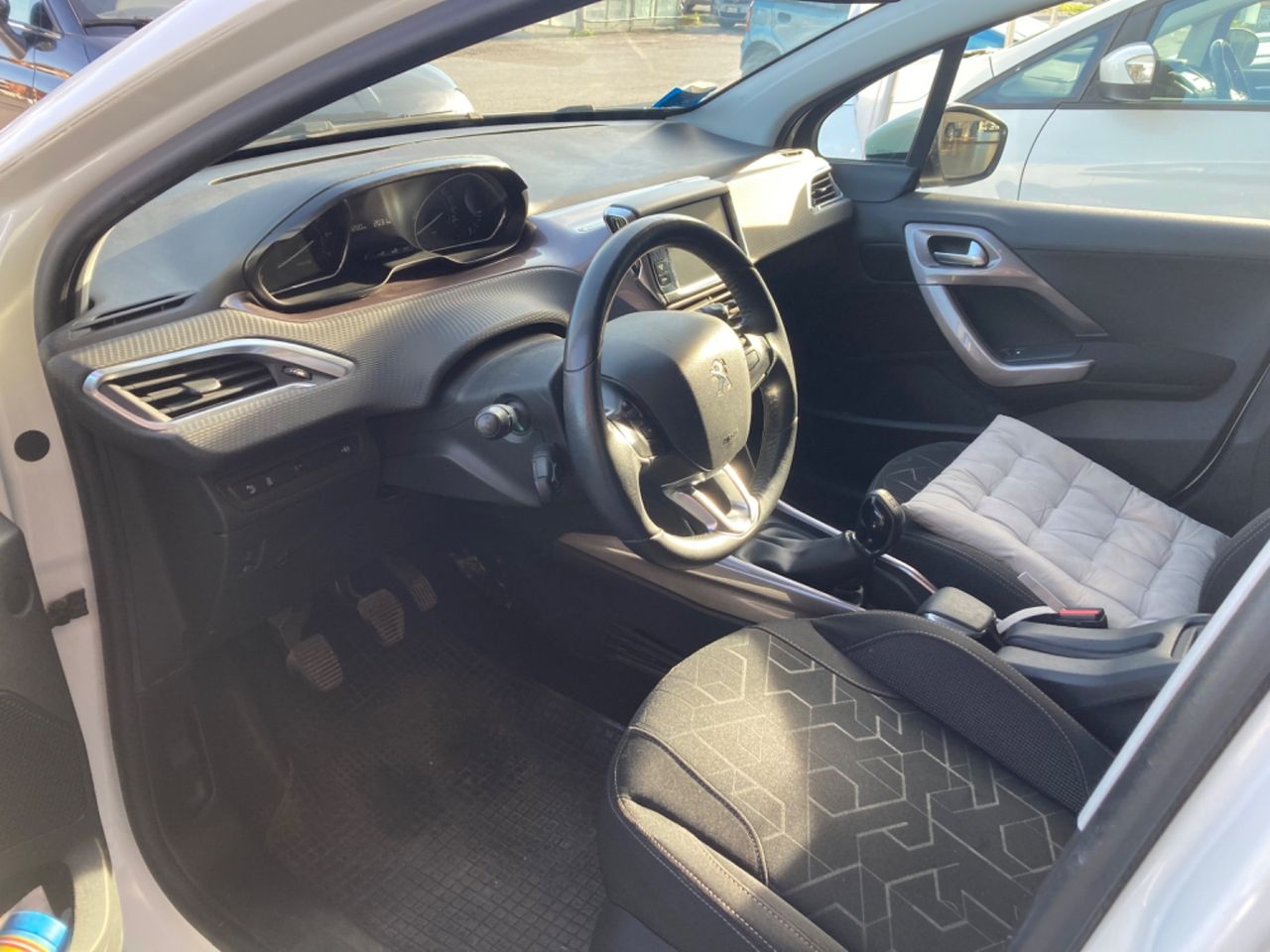 Peugeot 2008 1.2 VTi 82CV Allure impianto metano