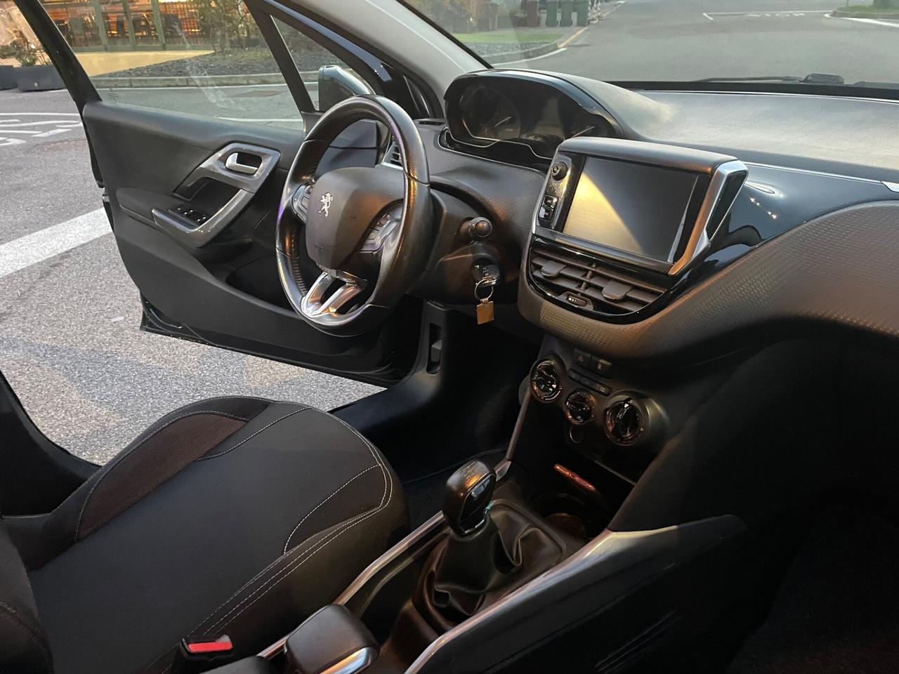 Peugeot 2008 PureTech 82 Allure*Neopatentati*Solo 61000km*