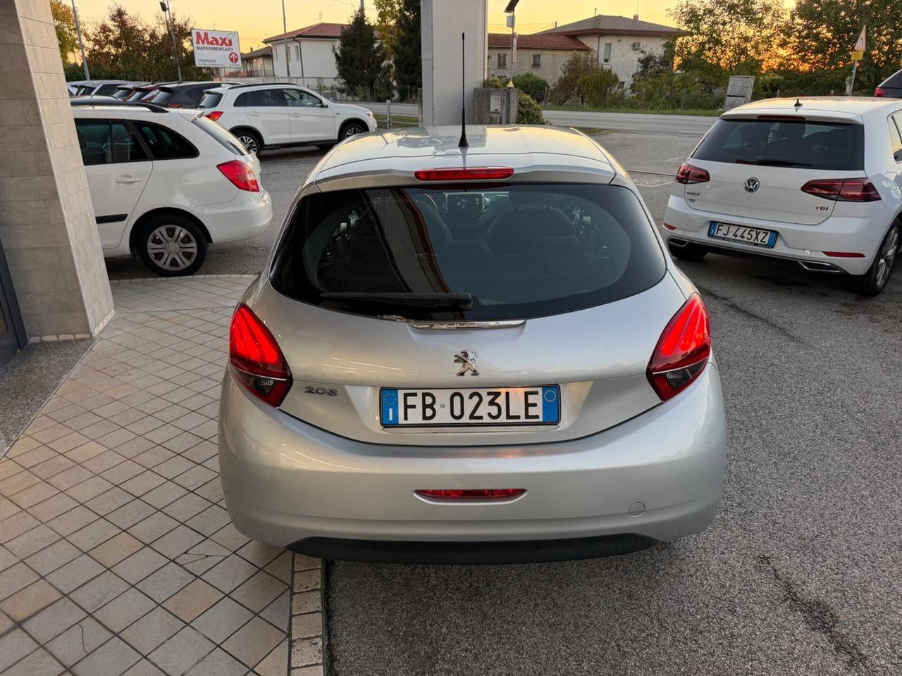 Peugeot 208 1.2 Benzina Neopatentati