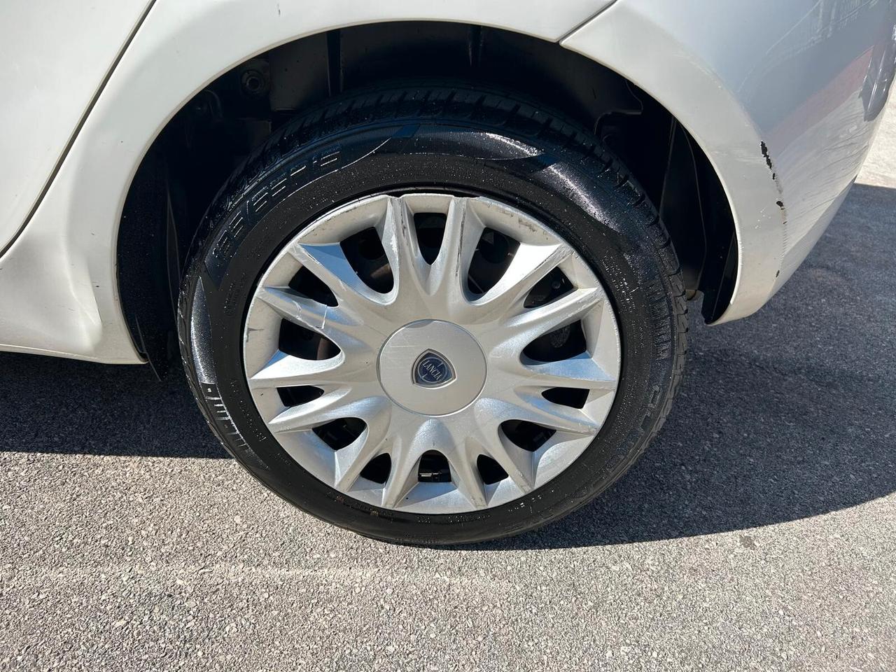 Lancia Ypsilon 1.2cc benzina 12 mesi garanzia-2013