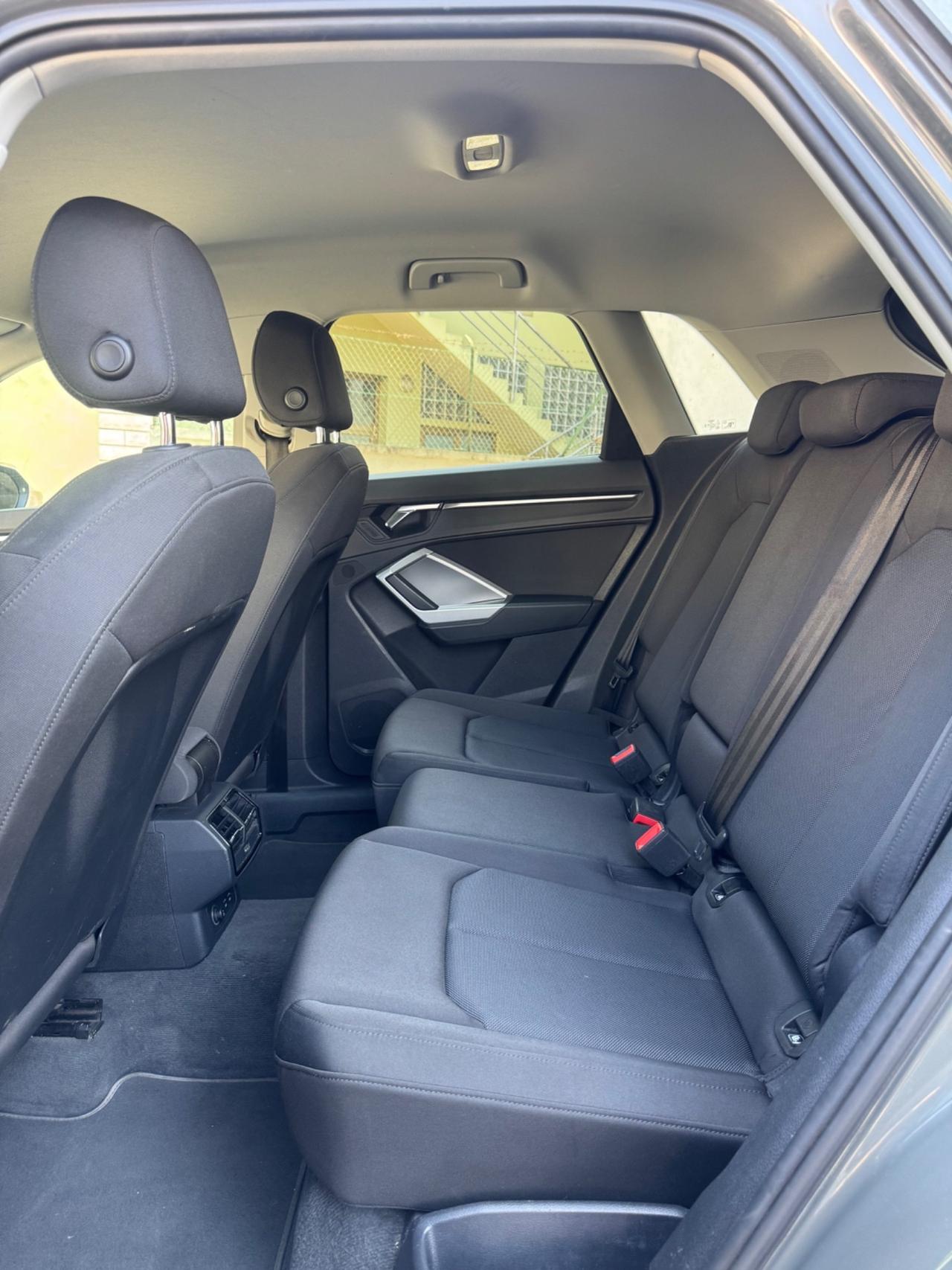 Audi Q3 35 TFSI Business Advanced
