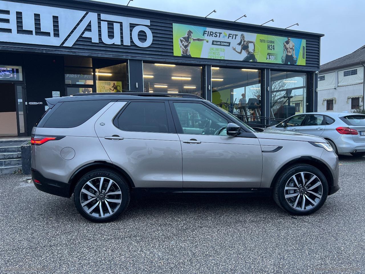 LAND ROVER Discovery 3.0D I6 249CV R-Dyn. SE 7 POSTI