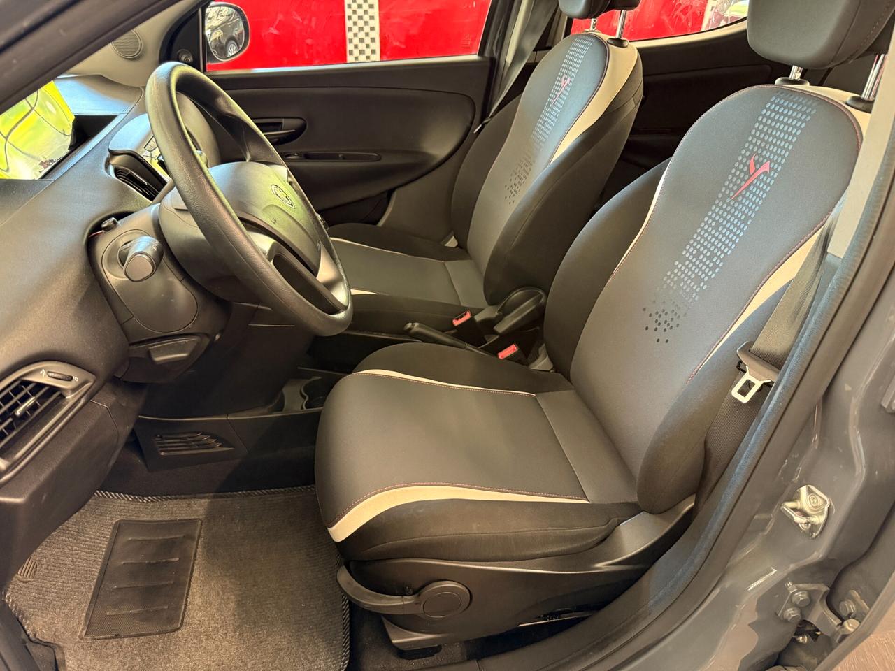Lancia Ypsilon 1.2 69 CV 5 porte Elefantino