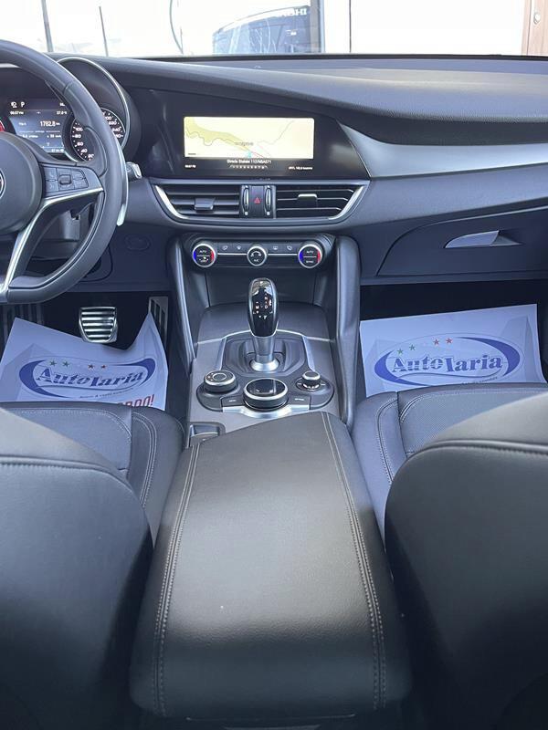 Alfa Romeo Giulia 2.2 Turbodiesel 190 CV AT8 B-Tech Blak Edition Pak esterno Veloce "Cerchi da 19°-Pinze Brembo gialle