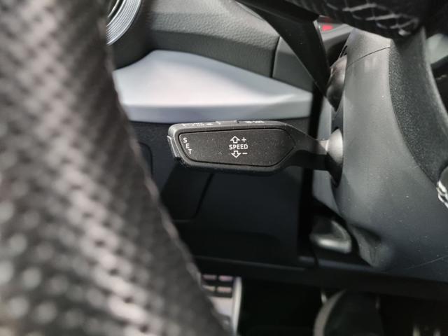 AUDI Q2 40 TFSI quattro S tronic SLINE Identity Black