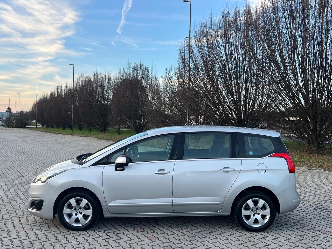 Peugeot 5008 1.6 HDi 115CV Allure