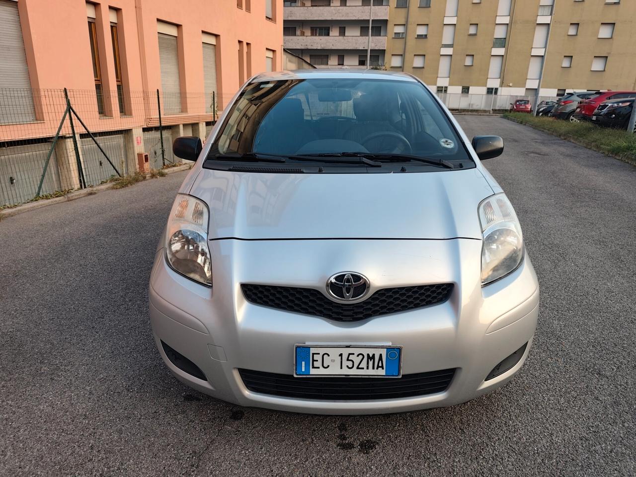 Toyota Yaris 1.0 benzina euro 4 neopatentati