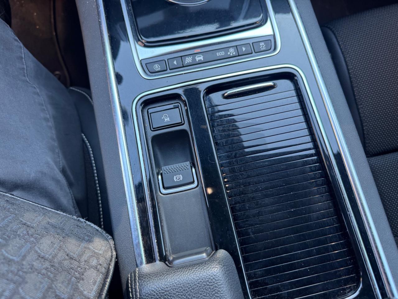 Jaguar XE 2.0 D 180 CV Landmark Edition