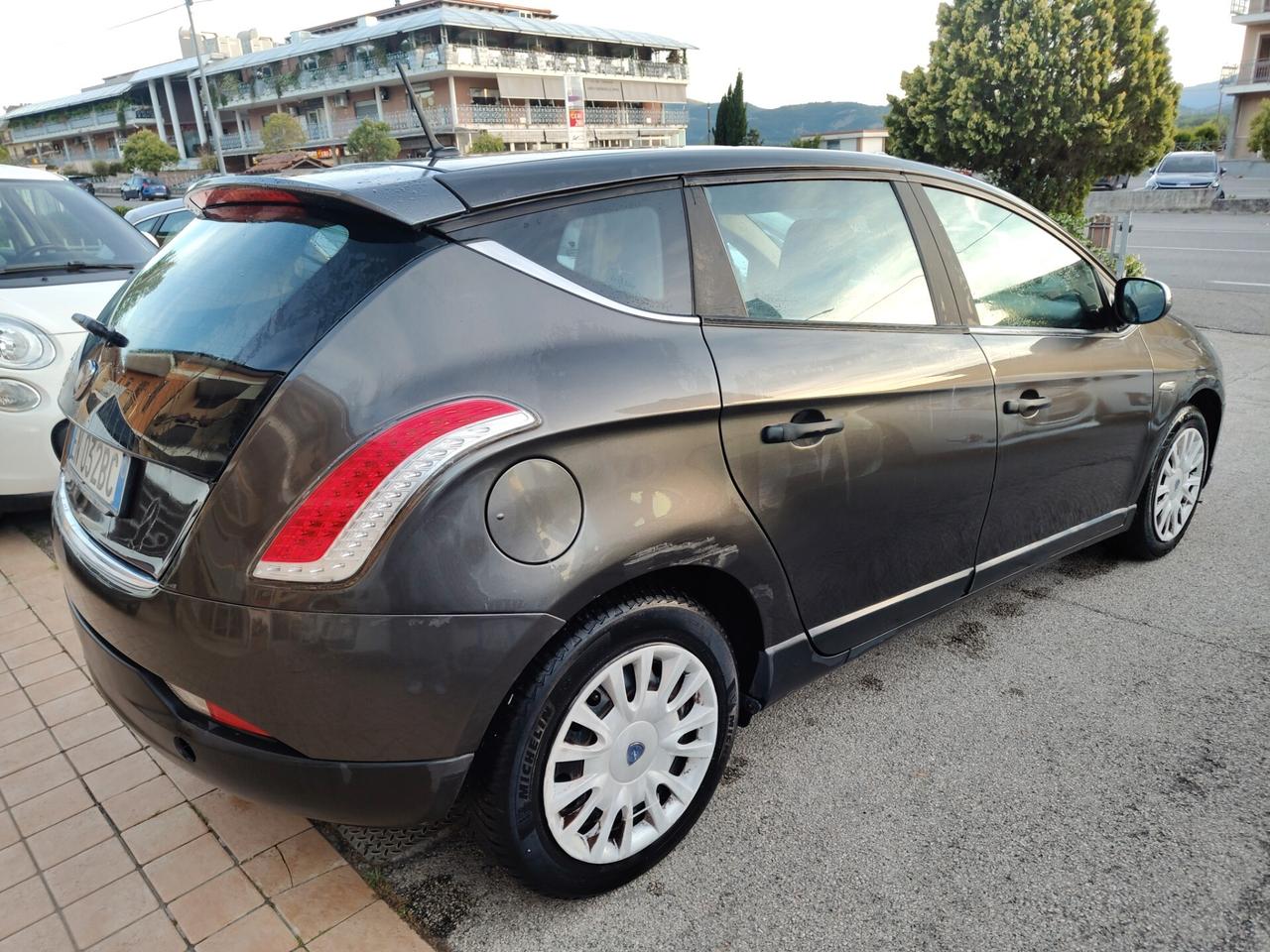Lancia Delta 1.6 MJT DPF 105 CV Silver