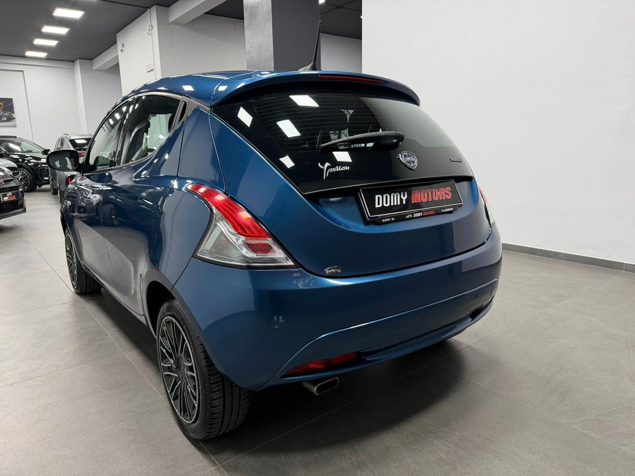 Lancia Ypsilon 1.0 FireFly 5 porte S&S Hybrid Ecochic Silver