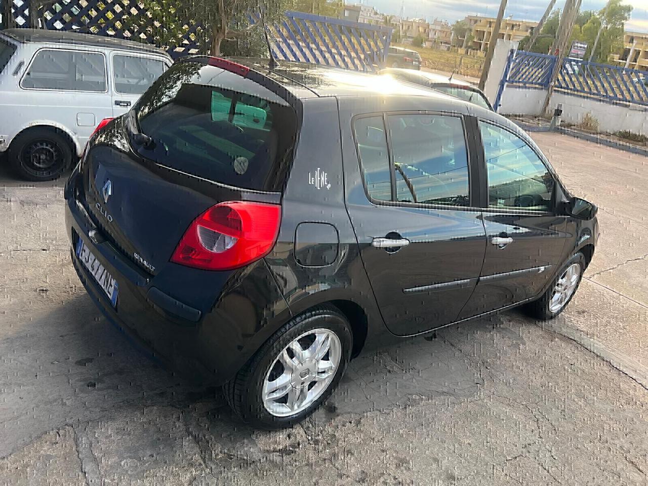 Renault Clio 1.2 16V 5 porte Le Iene