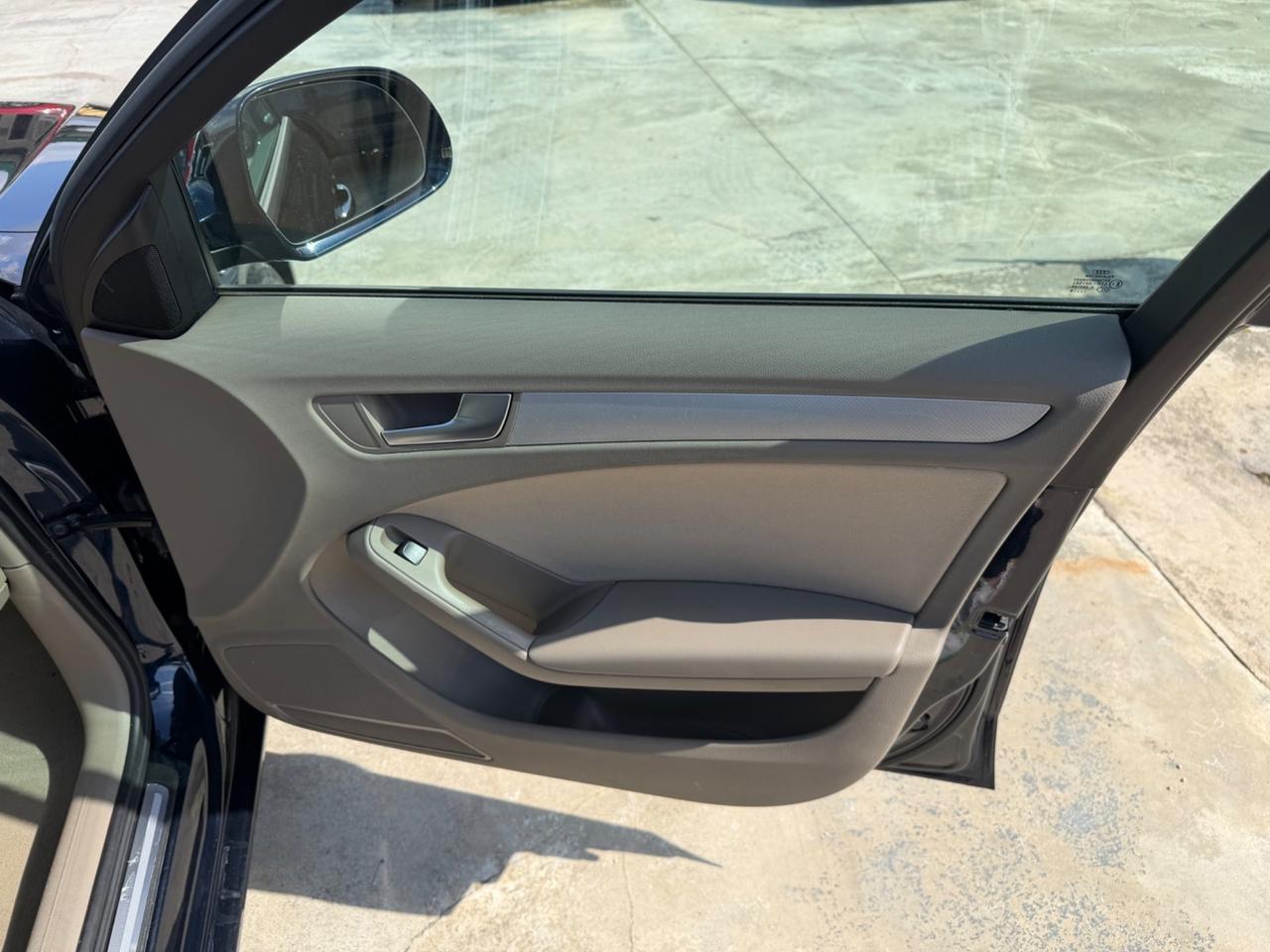 Audi A4 2.0 TDI 143CV ADVANCED/NAVY/LED/UNIPROP.