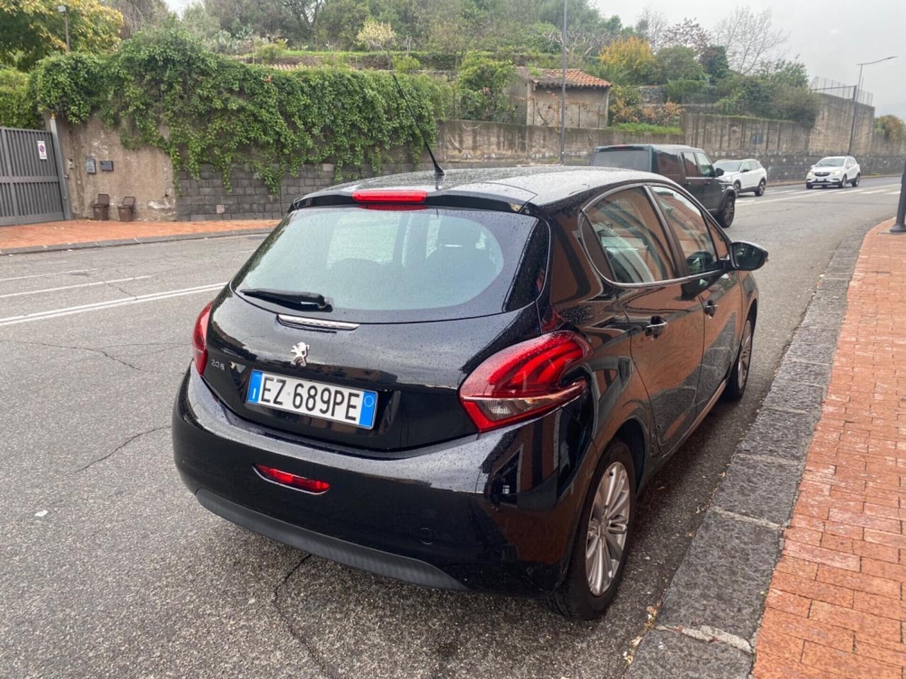 Peugeot 208 PureTech 82 5 porte Allure 2015