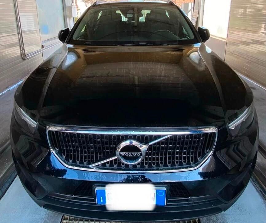 Volvo XC40tdi-4x4-150 cv- 2000cc-140000km-anno 2020-accessoriato-unico proprietario-stato seminuovo