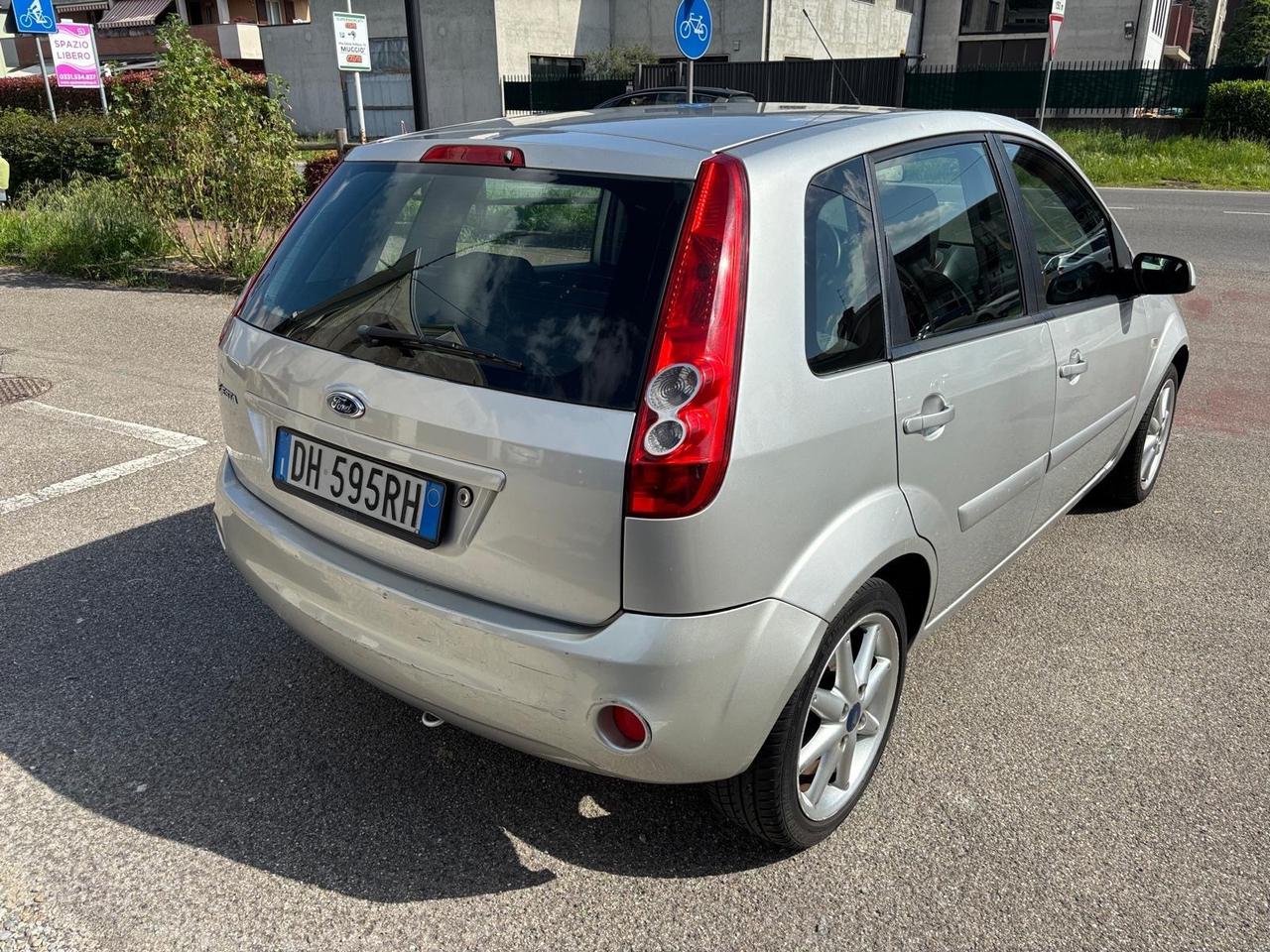 Ford Fiesta 1.2 benzina