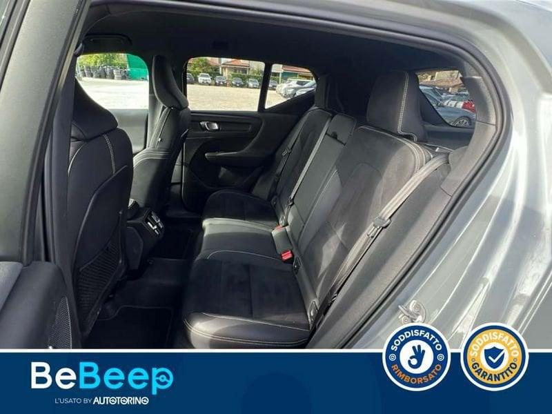 Volvo XC40 2.0 B3 PLUS DARK AUTO