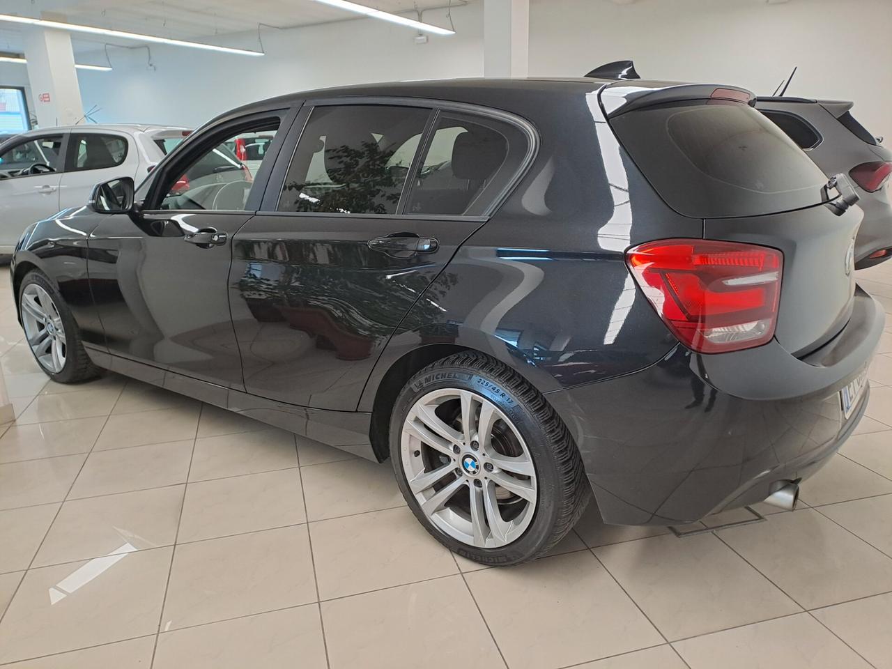Bmw 116 116d 5p. Unique