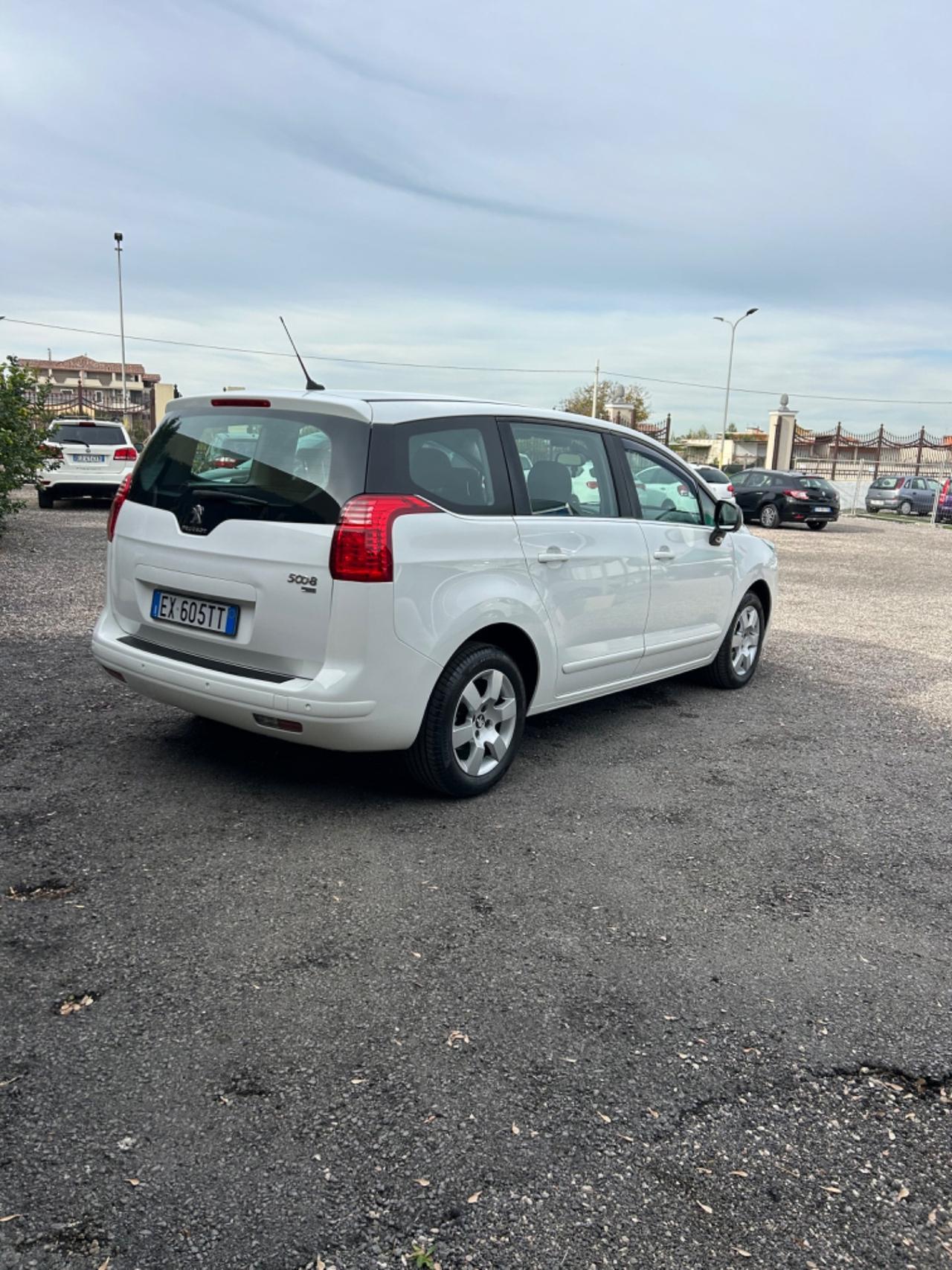 Peugeot 5008 1.6 HDi 115CV Business