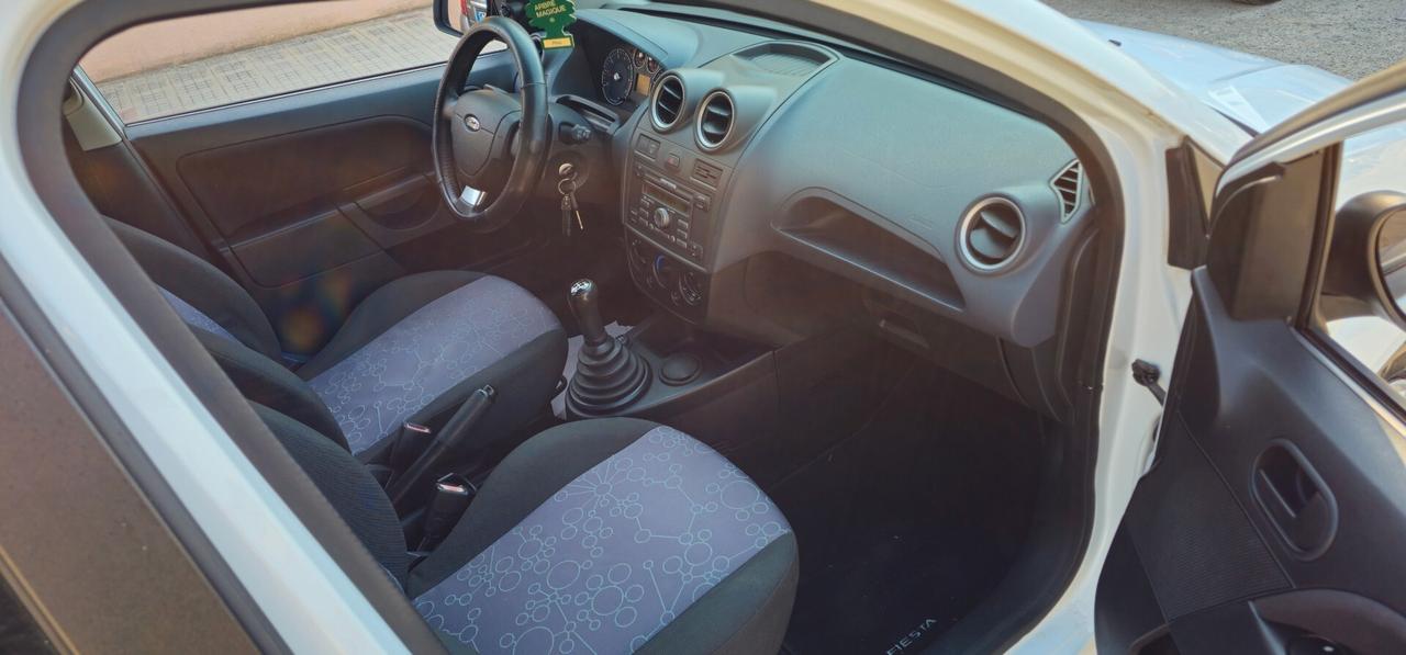 Ford Fiesta 1.2 16V 5p. Ghia