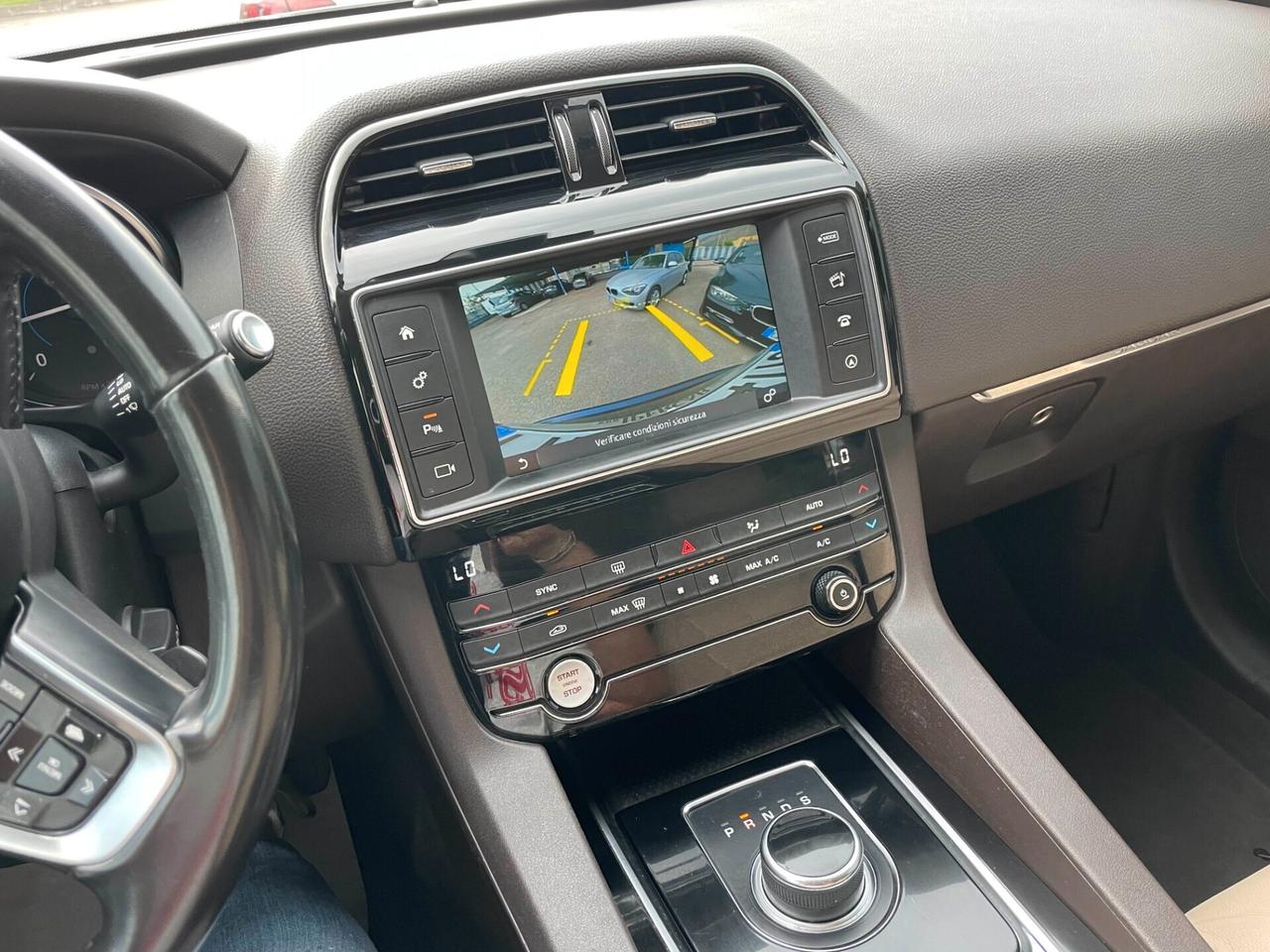 Jaguar F-Pace 2.0 D 180 CV AWD Prestige