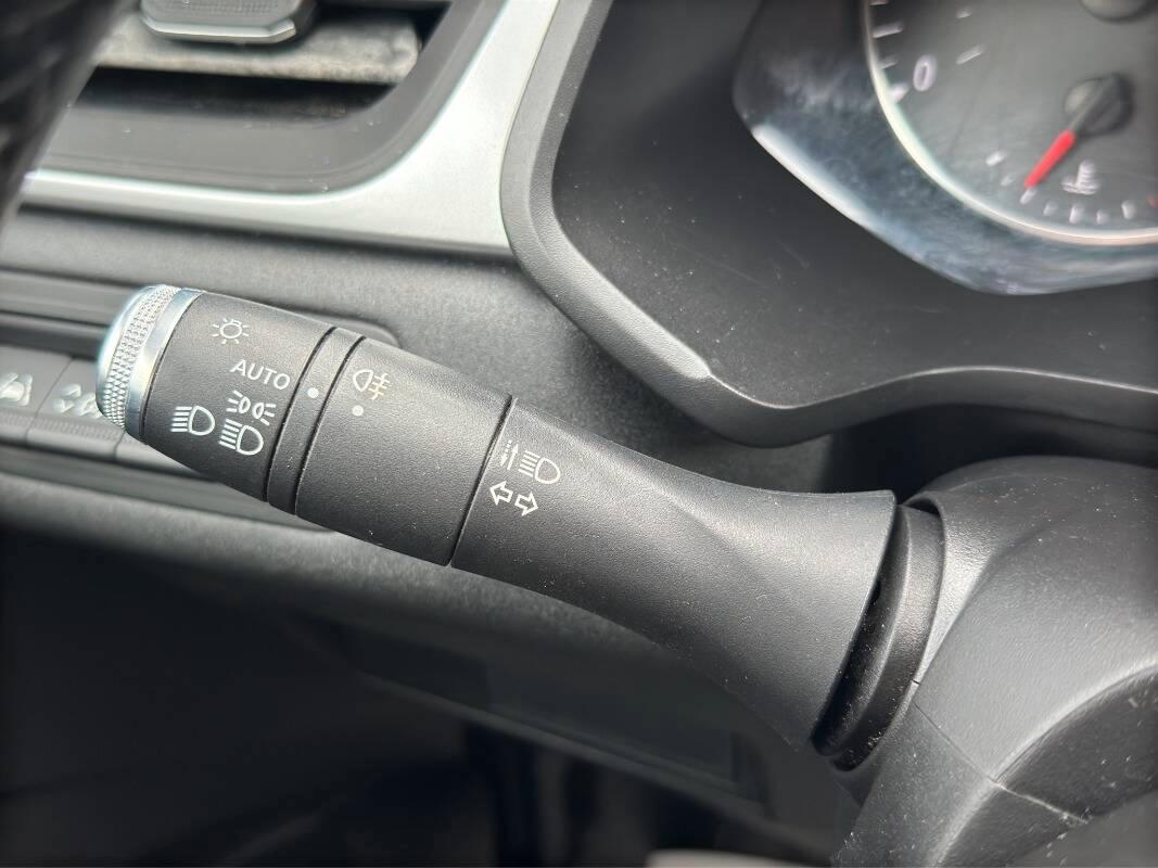 Renault Captur 1.0 tce Business 90cv con Navi e CarPlay