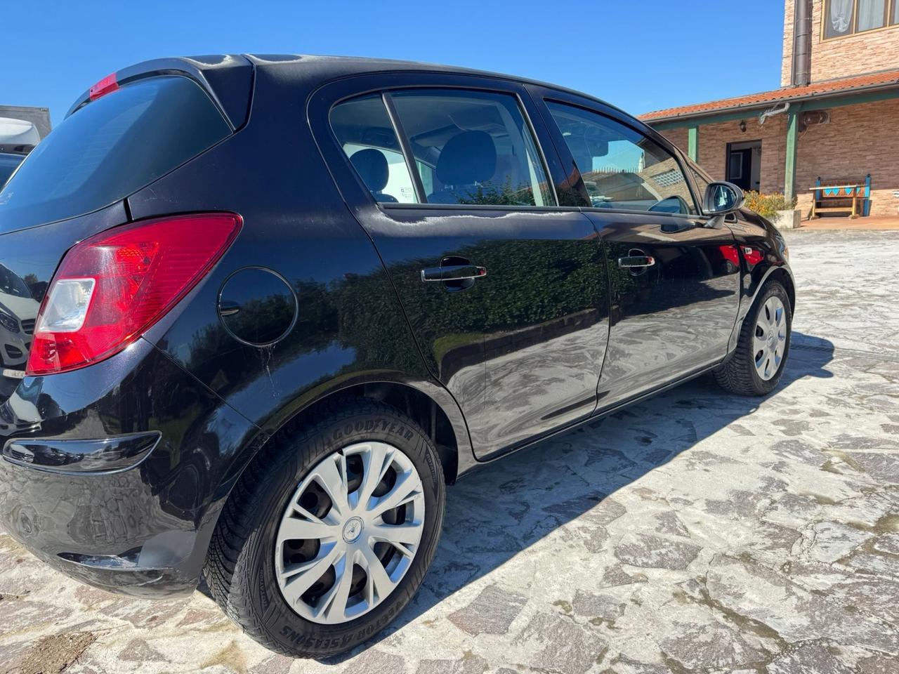 Opel Corsa 1.2 5 porte Cosmo neopatentati