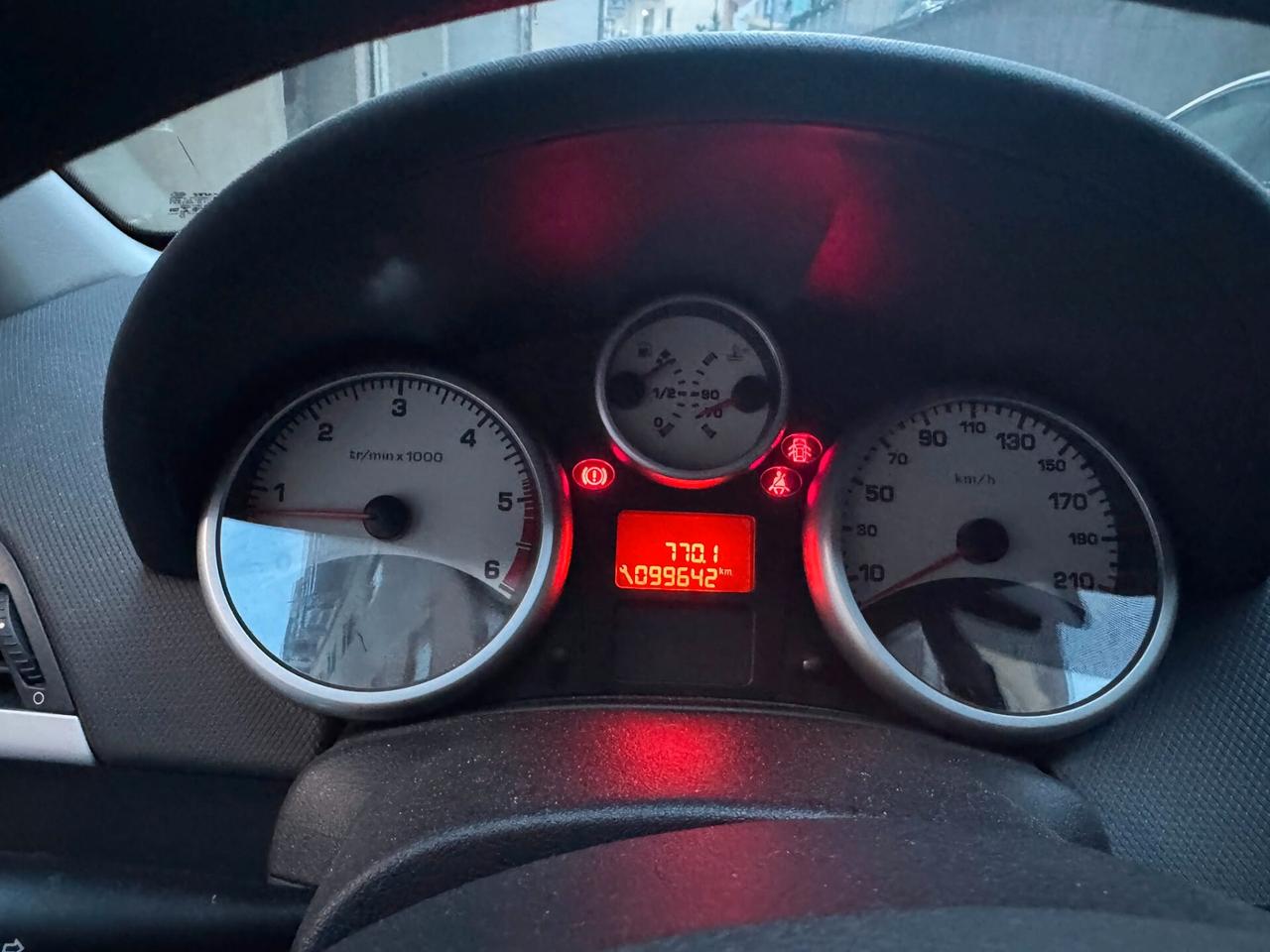 Peugeot 207 1.4 HDi 70CV 5p. Energie Sport