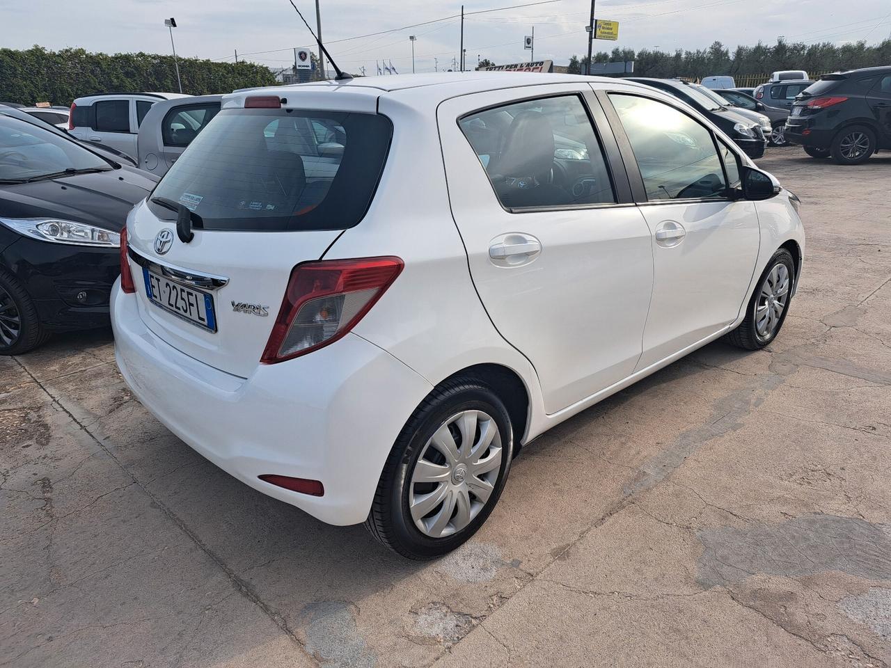 Toyota Yaris 1.4 D-4D 5 porte Lounge - 2014