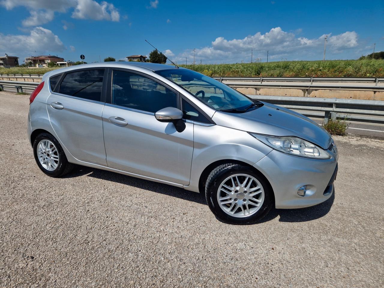 Ford Fiesta 1.6 TDCi 90CV 5 porte DPF Titanium