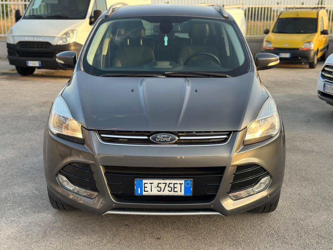 Ford Kuga 2014 2.0 TDCI 140 CV 4WD Titanium DA VETRINA