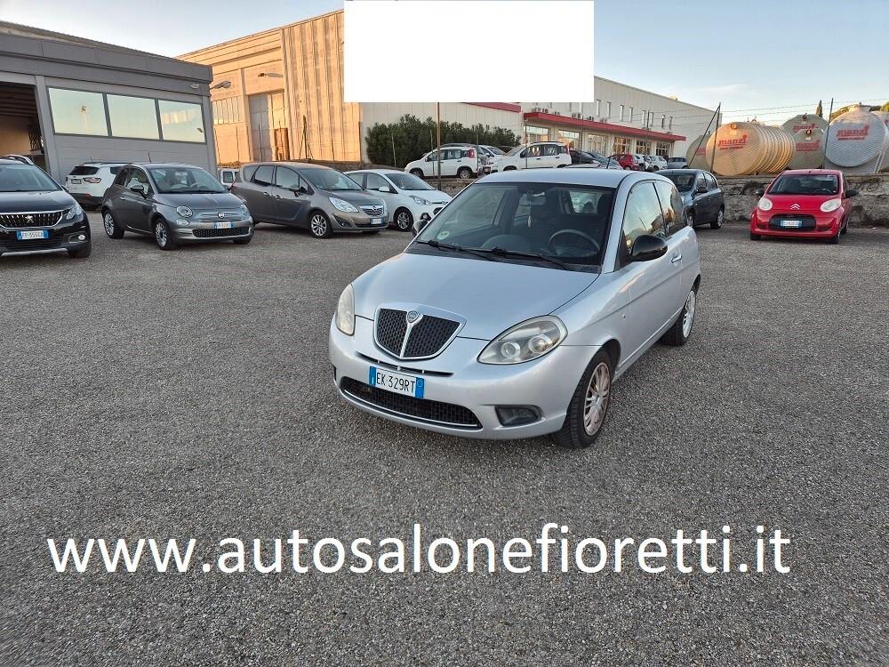 Lancia Ypsilon 1.2 69 CV Unyca