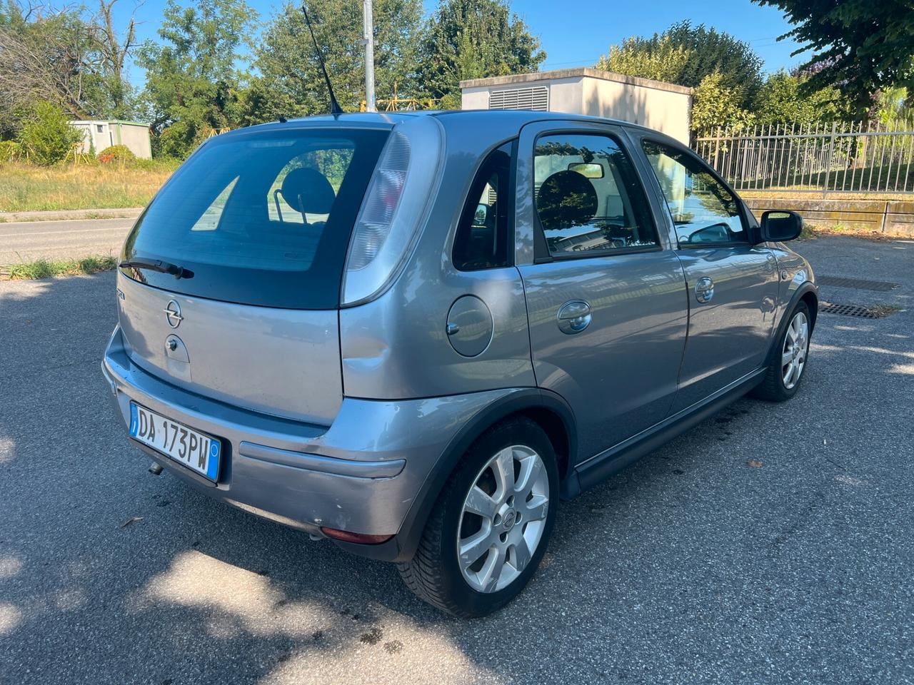 Opel Corsa 1.0i 12V cat 5 porte adatta a neopatentati