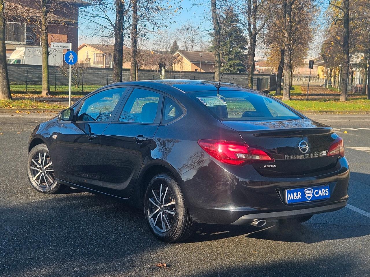 Opel Astra Sedan 1.4 benzina/GPL 110.000km