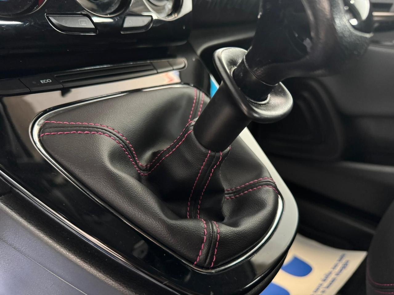 Lancia Ypsilon 0.9 TwinAir 85 CV 5 porte S&S S Momodesign