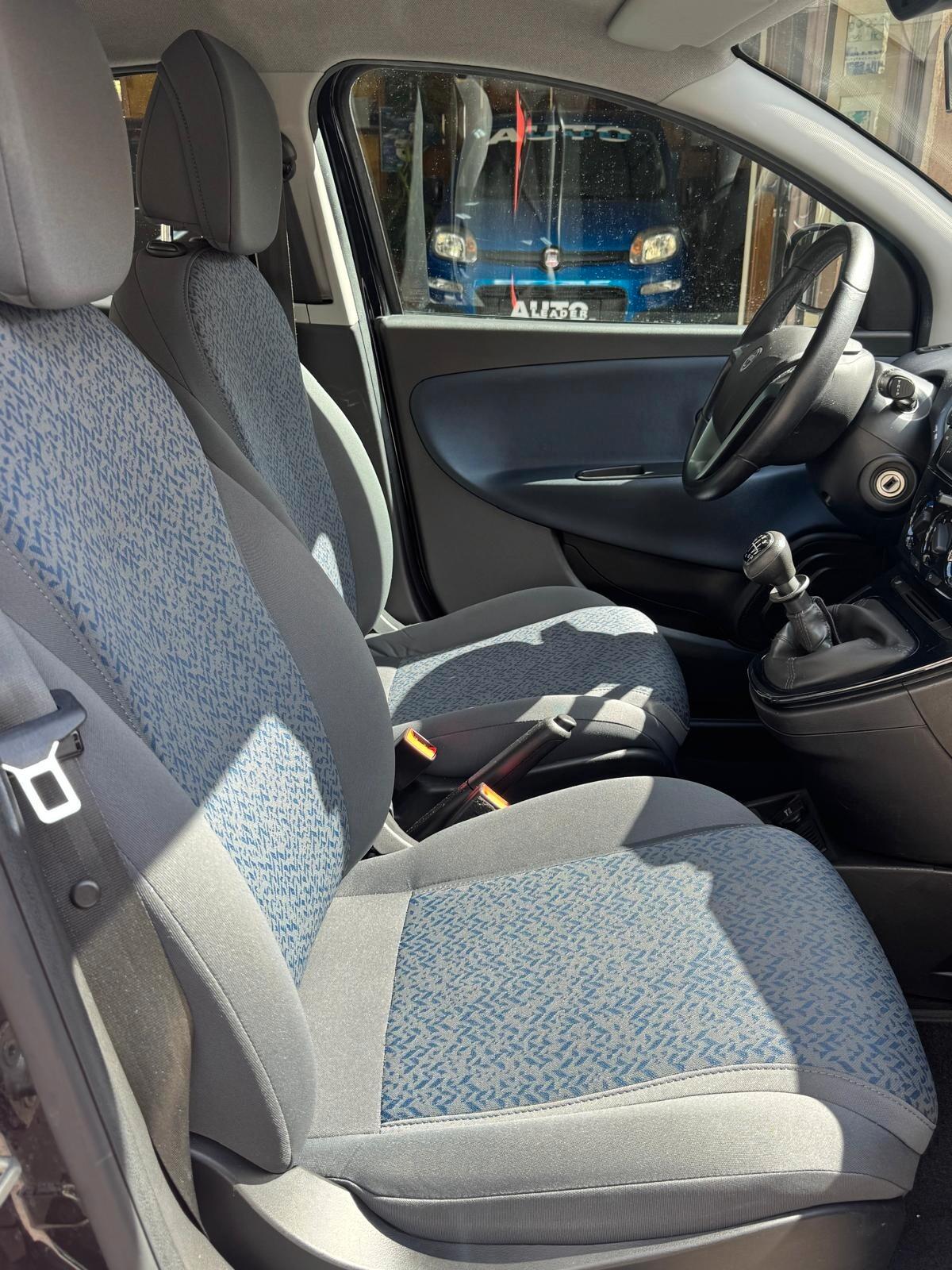 Lancia Ypsilon 1.0 FireFly 5 porte S&S Hybrid Gold