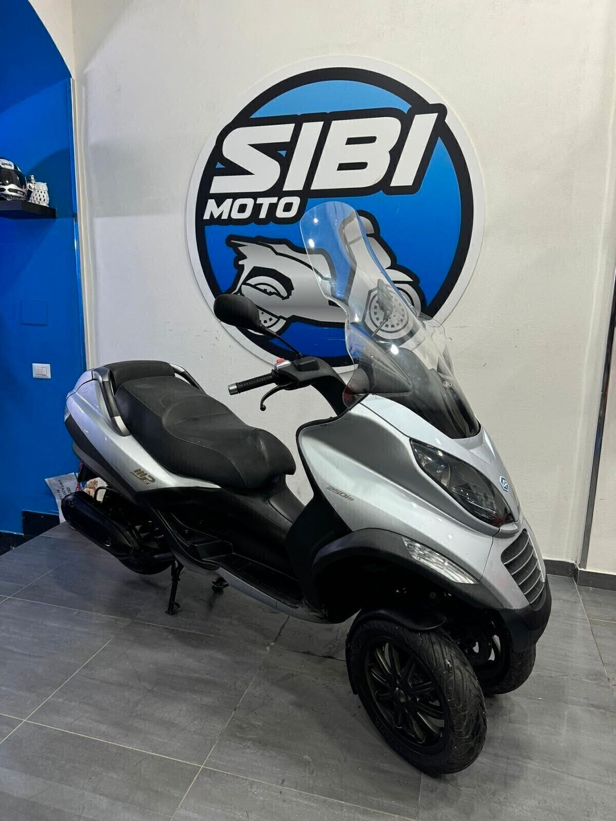 Piaggio MP3 250