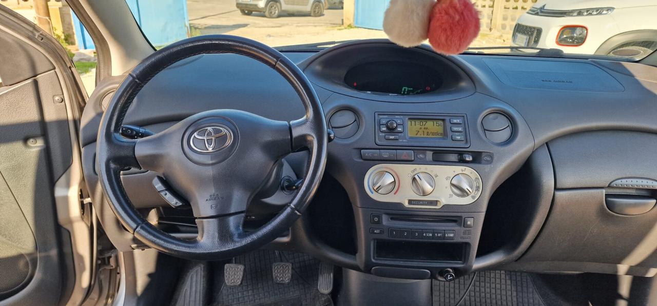 Toyota Yaris 1.0 5porte Sol 100.000km