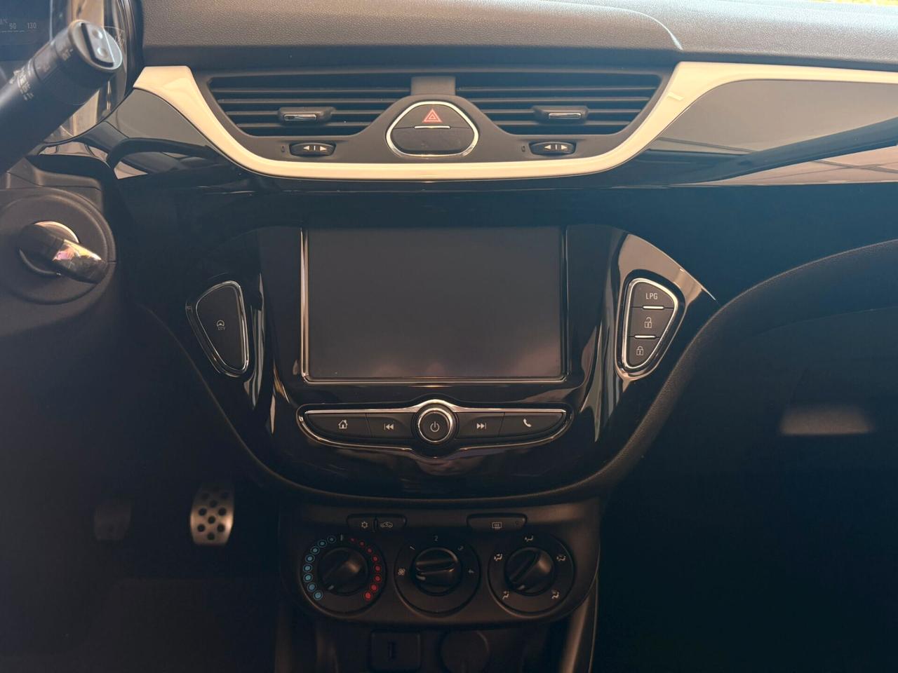 Opel Corsa 1.4 90CV GPL Tech Coupé b-Color