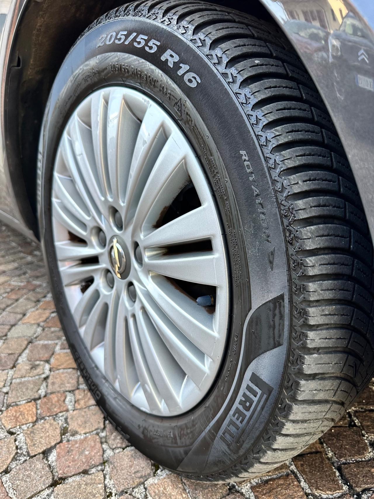 Opel Meriva 1.3CDTI 95CV Cosmo - Neopatentati