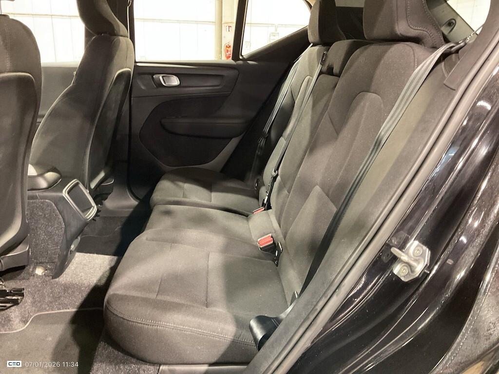 Volvo XC40 2.0D D3 150CV 6M. MOMENTUM CORE ( FARI LED - COCKPIT NAVI CRUISE SENSORI POST. )