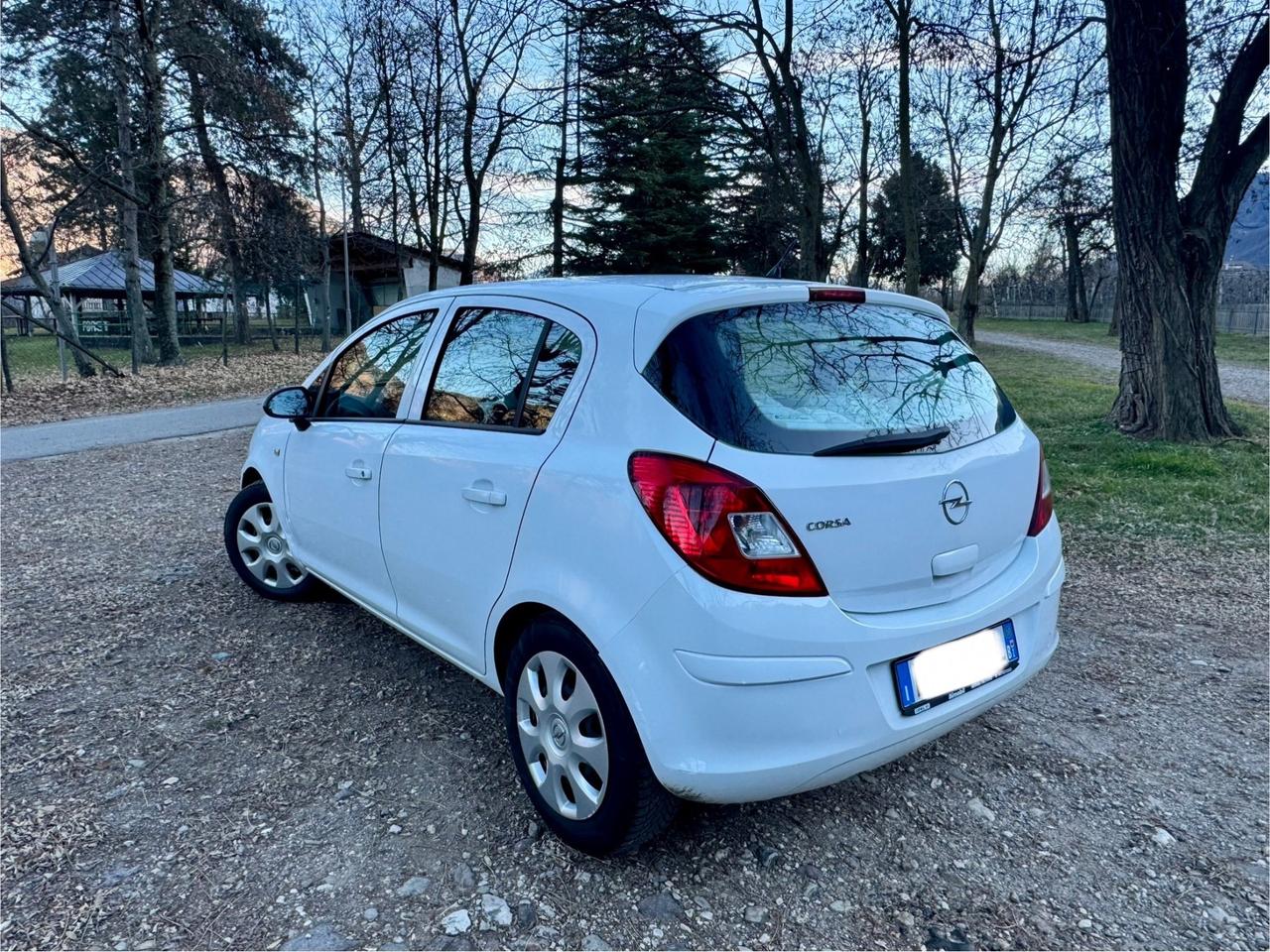 Opel Corsa 1.4 16V 5 porte Cosmo