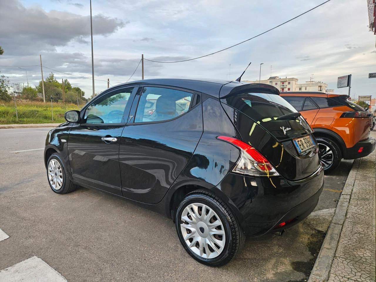 Lancia Ypsilon AUTOMATICA 900 benz 85cv