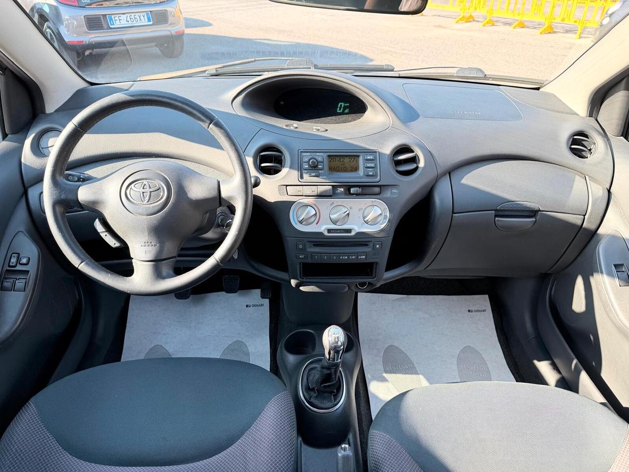 Toyota Yaris 1.4 -4D 75CV 5 PORTE SOL 2004